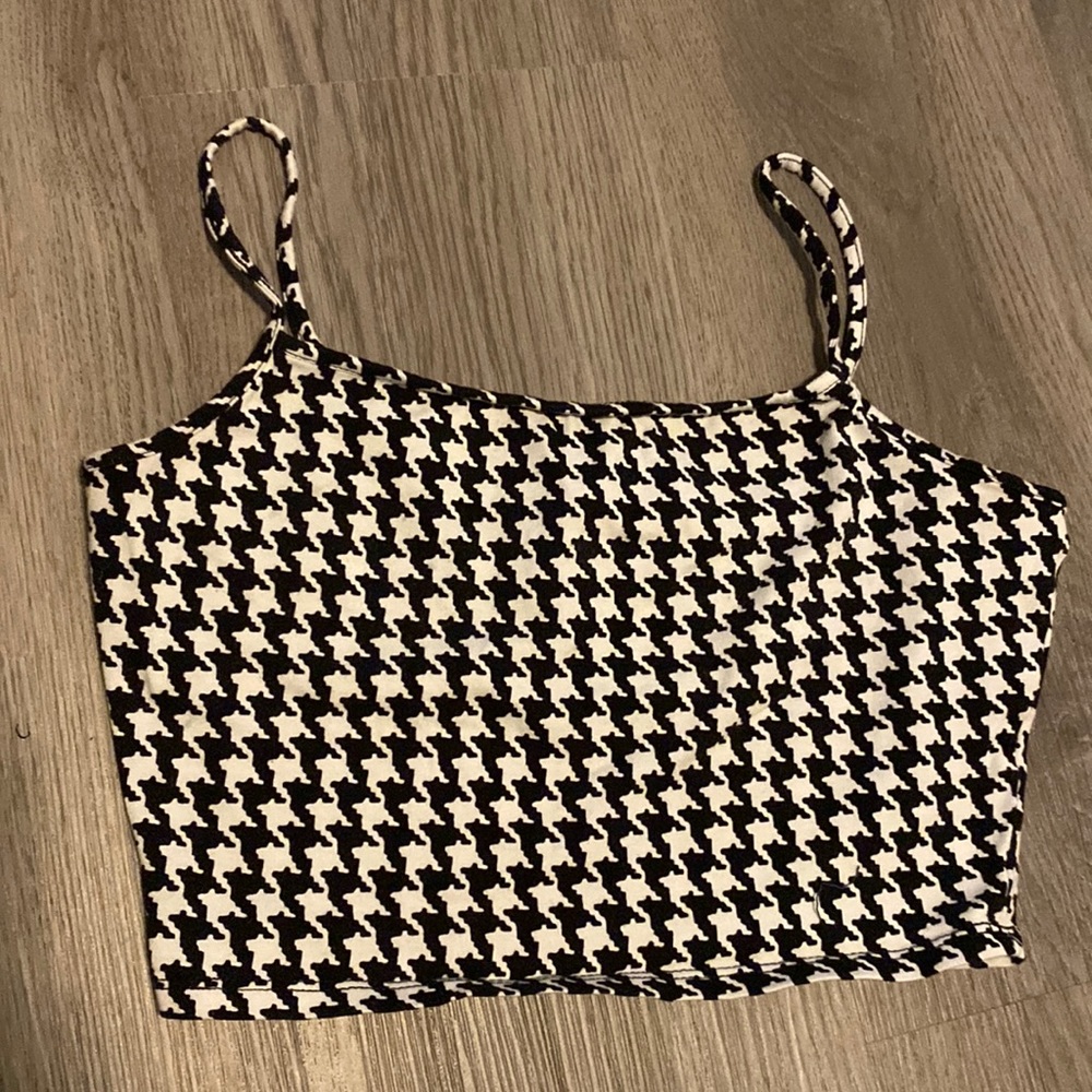 Black and white patterned crop tank top.